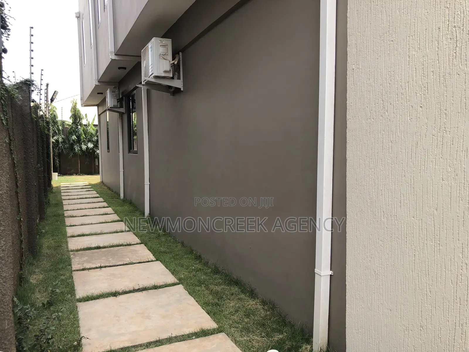 4bdrm Duplex in Oyarifa Junction, Accra Metropolitan for sale in Accra Metropolitan