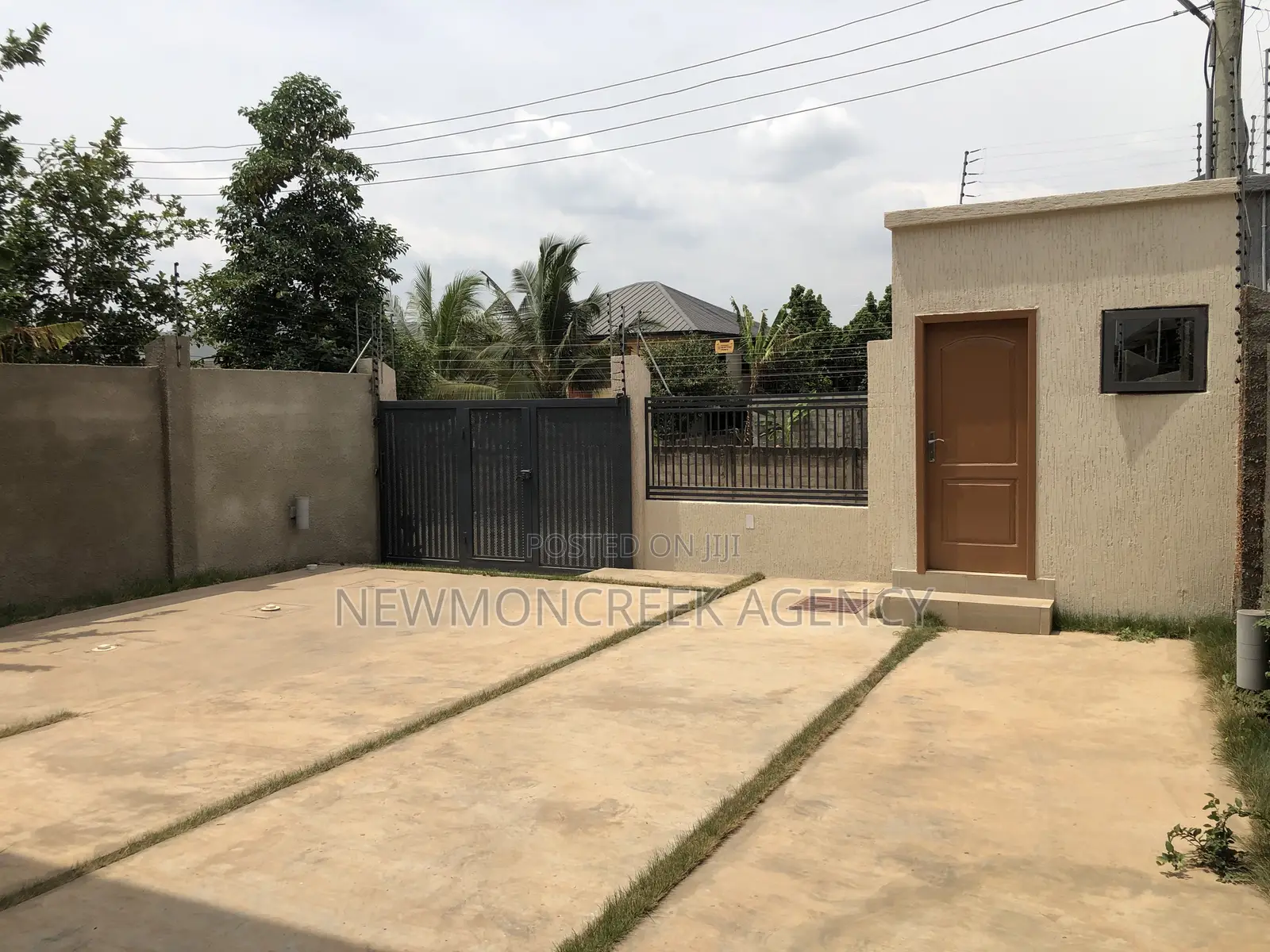 4bdrm Duplex in Oyarifa Junction, Accra Metropolitan for sale in Accra Metropolitan