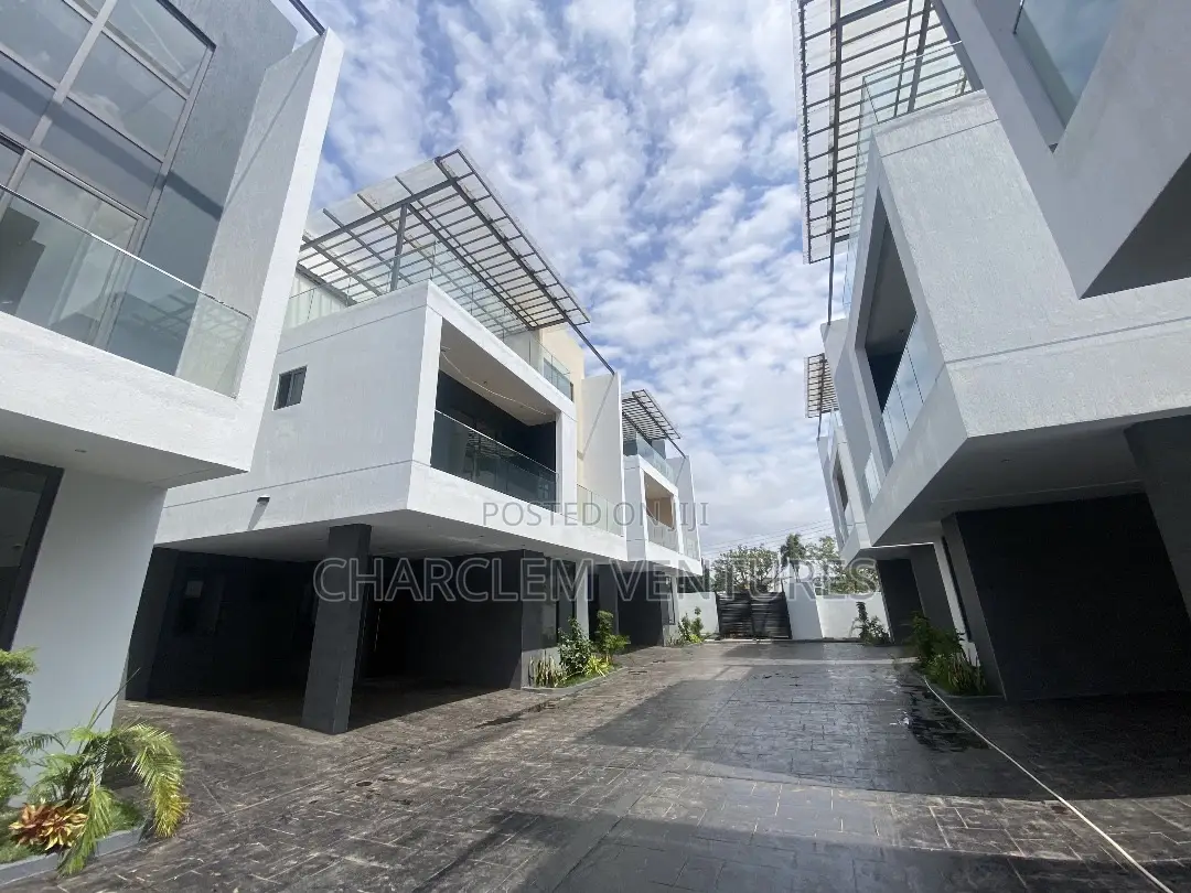 4bdrm Townhouse / Terrace in Charclem Ventures, Cantonments for rent in Cantonments