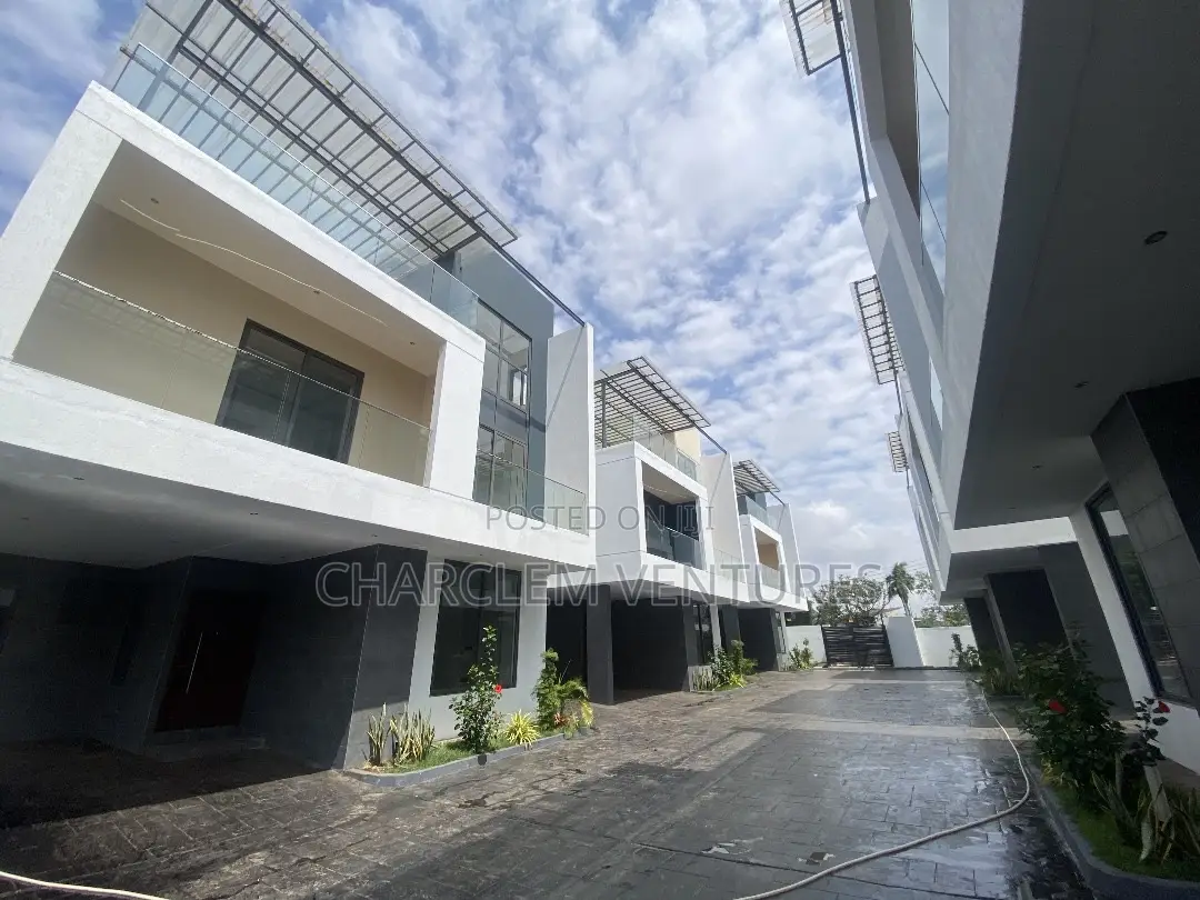 4bdrm Townhouse / Terrace in Charclem Ventures, Cantonments for rent in Cantonments