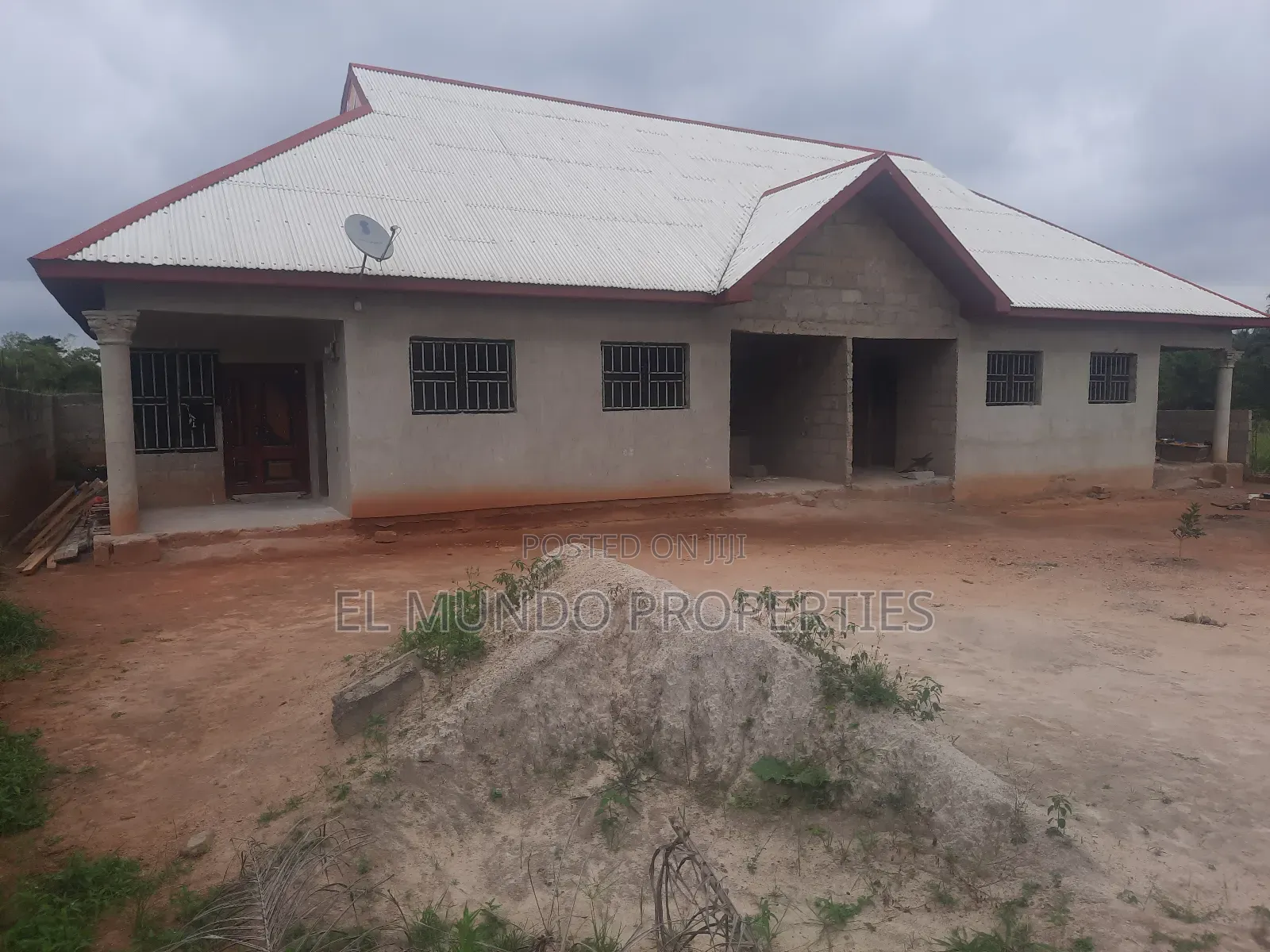 4bdrm Apartment in Atwima Yabi, Kumasi Metropolitan for sale in Kumasi Metropolitan