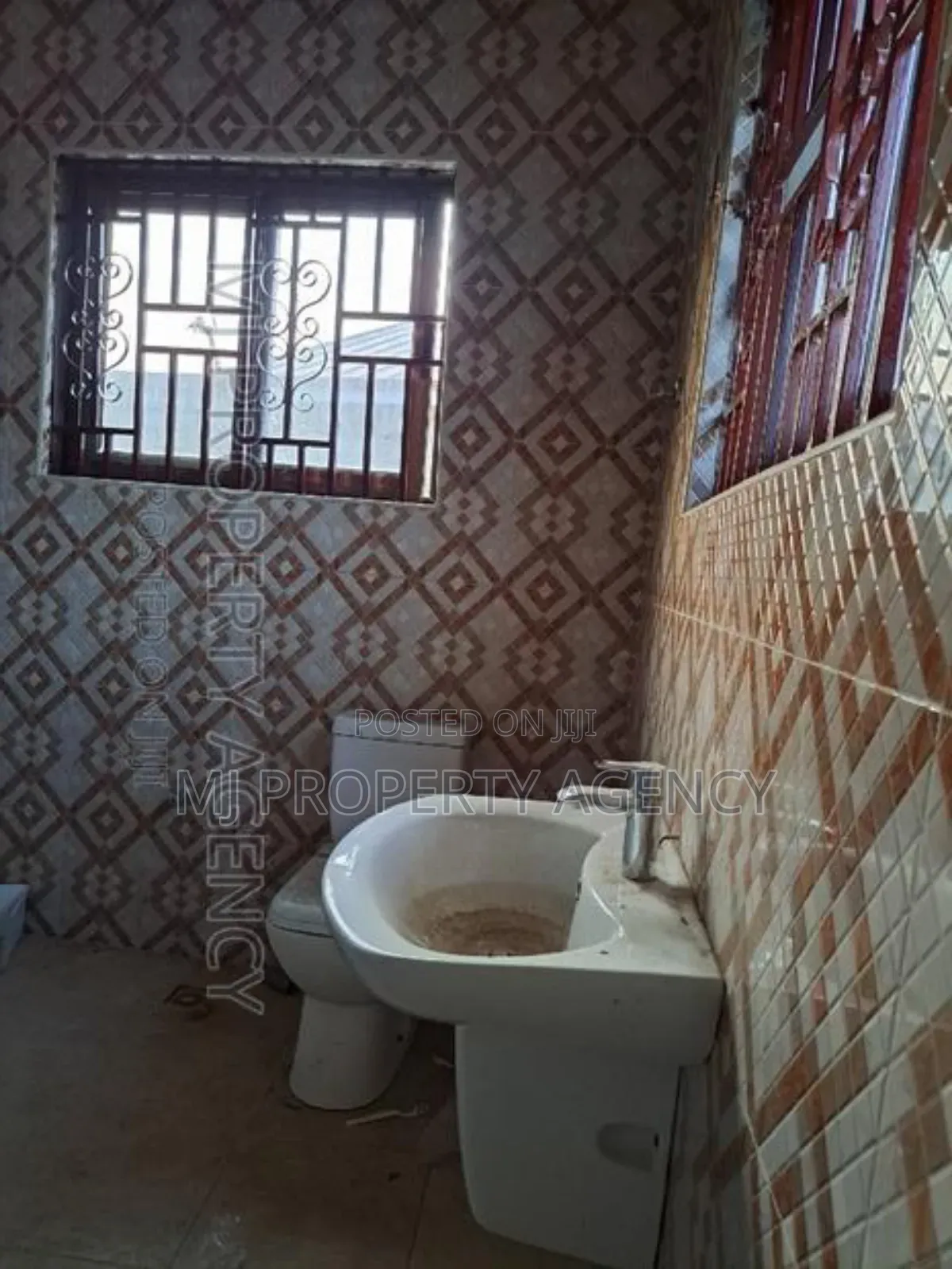 5bdrm House in Dawhenya, Tema Metropolitan for sale in Tema Metropolitan