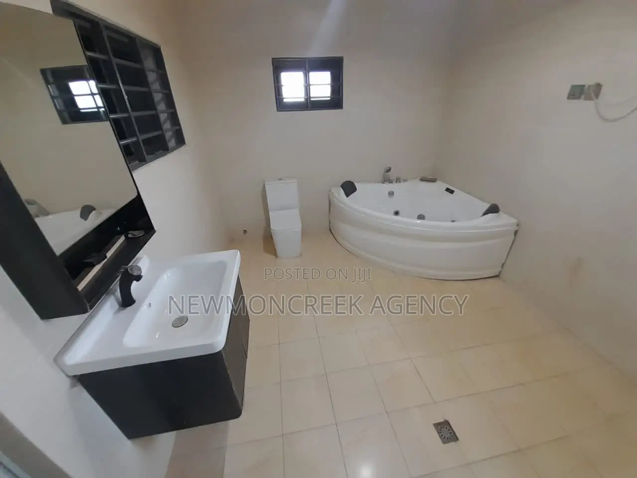 6bdrm Duplex in Haatso,Gimpa Rd., Accra Metropolitan for sale in Accra Metropolitan