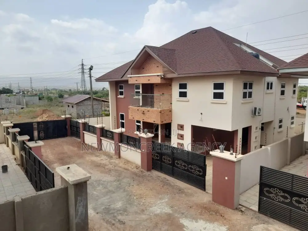 4bdrm Duplex in Gated Estate,Oyibi, Accra Metropolitan for sale in Accra Metropolitan