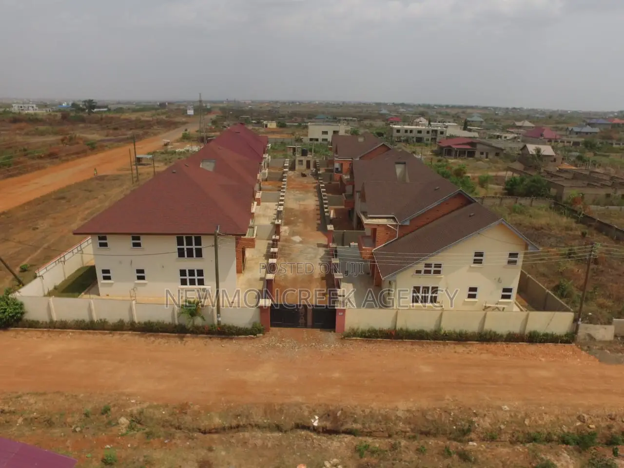 4bdrm Duplex in Gated Estate,Oyibi, Accra Metropolitan for sale in Accra Metropolitan