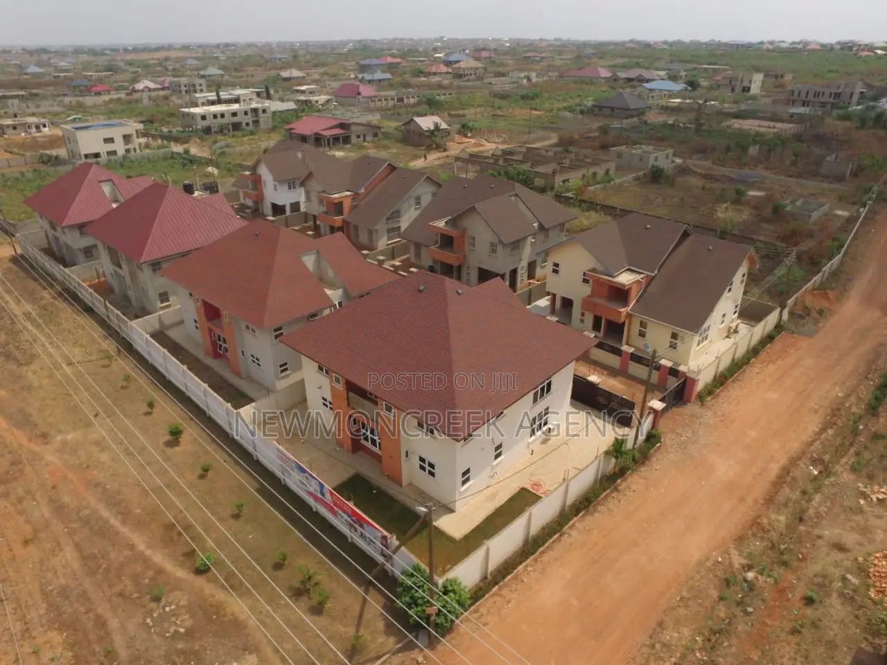 4bdrm Duplex in Gated Estate,Oyibi, Accra Metropolitan for sale in Accra Metropolitan