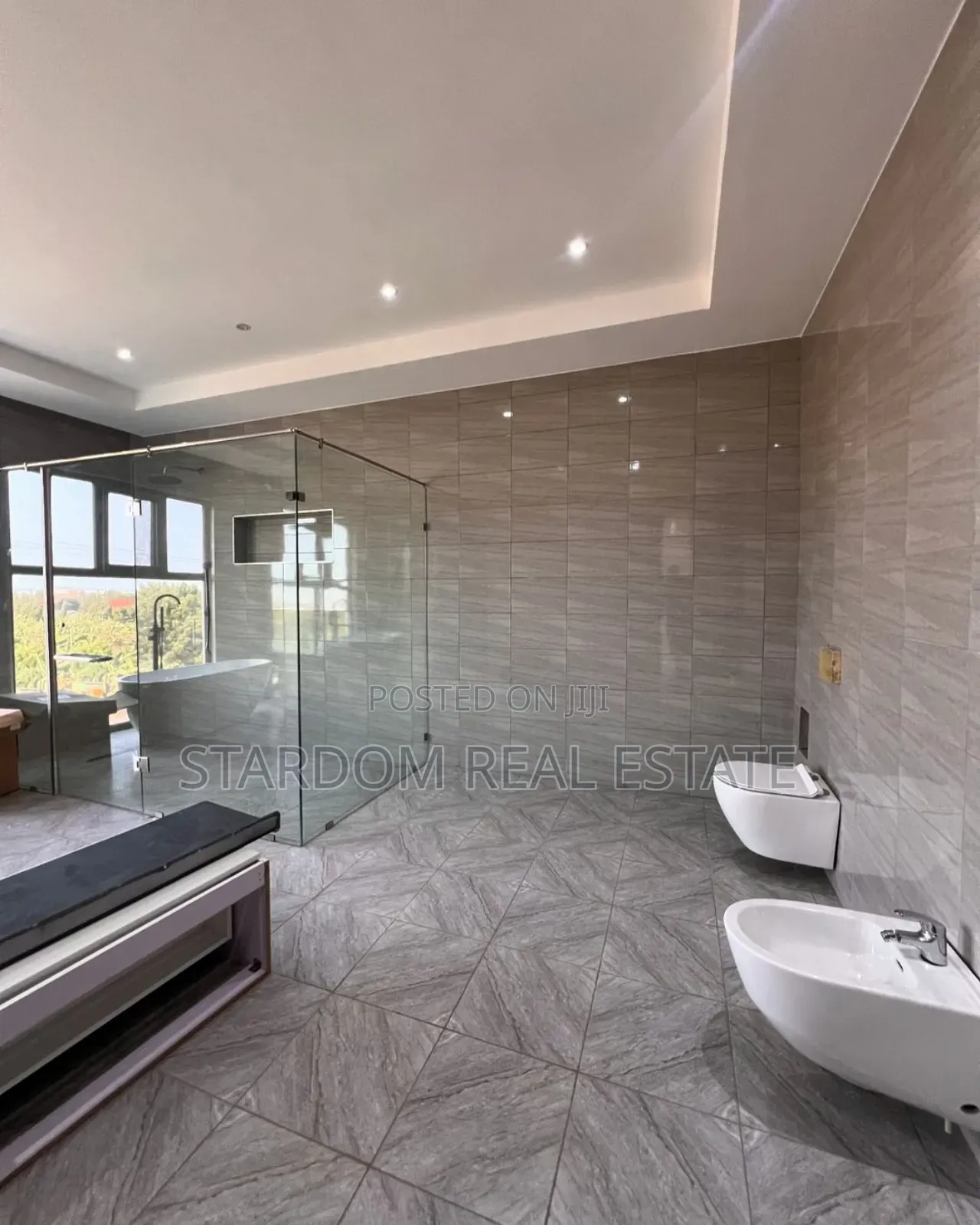 4bdrm Duplex in Adjiriganor for sale in Adjiriganor