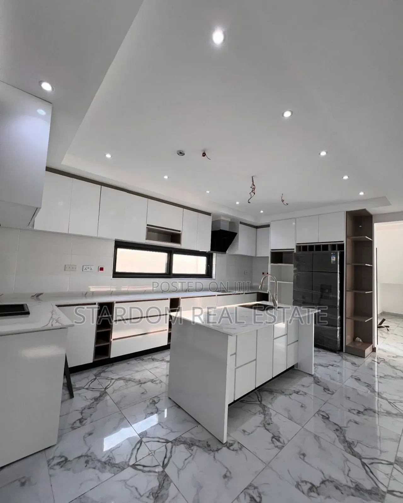 4bdrm Duplex in Adjiriganor for sale in Adjiriganor