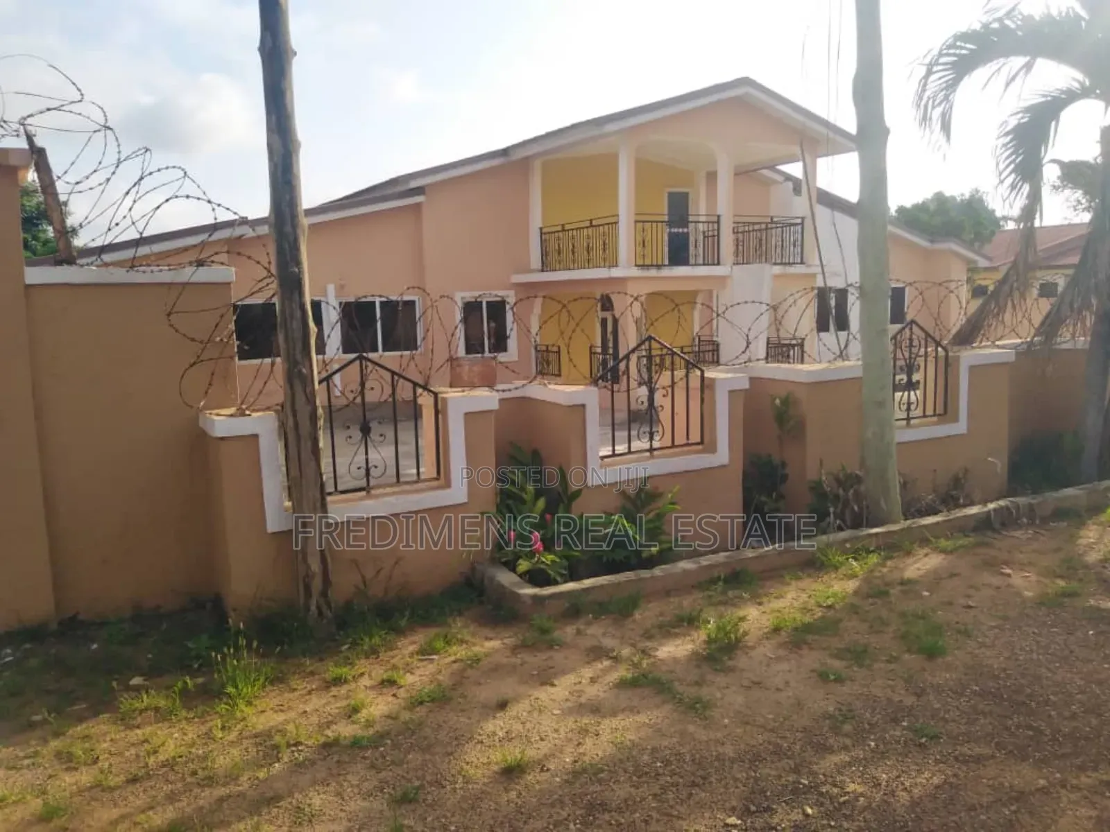 8bdrm House in Fredimens Real, Kumasi Metropolitan for sale in Kumasi Metropolitan