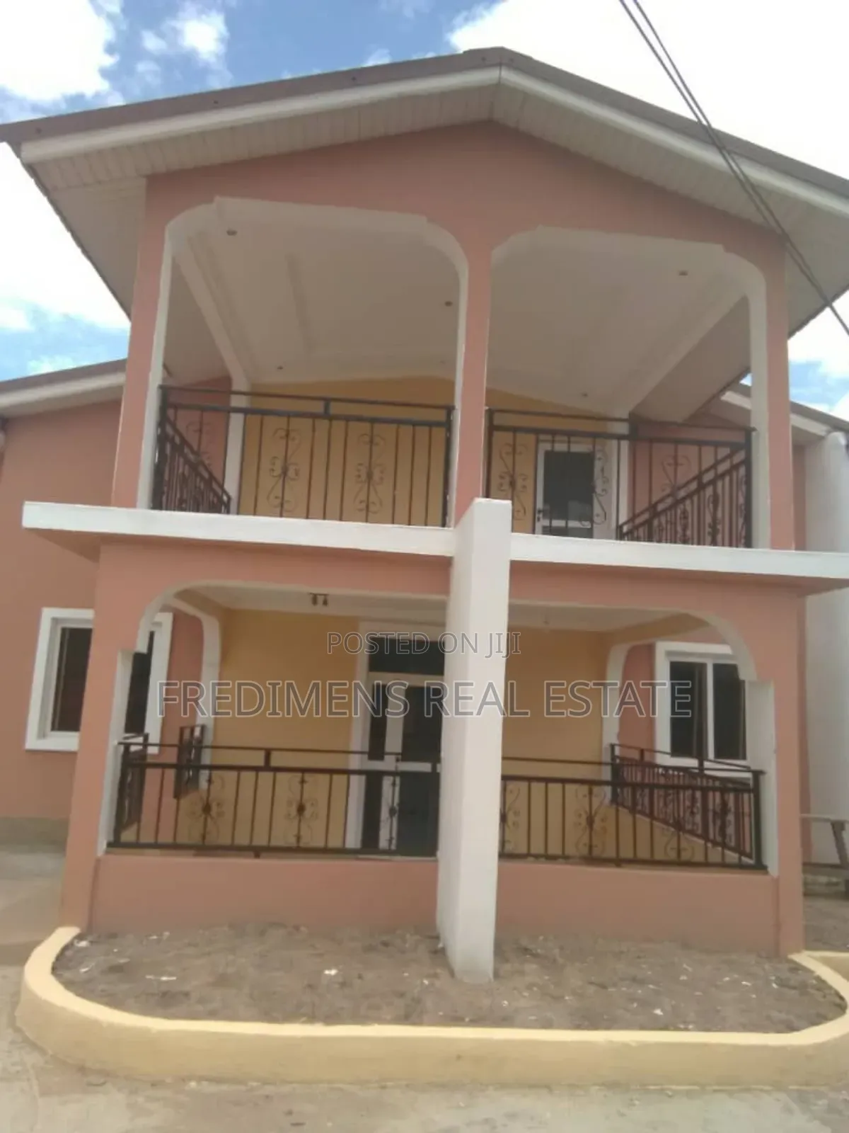 8bdrm House in Fredimens Real, Kumasi Metropolitan for sale in Kumasi Metropolitan
