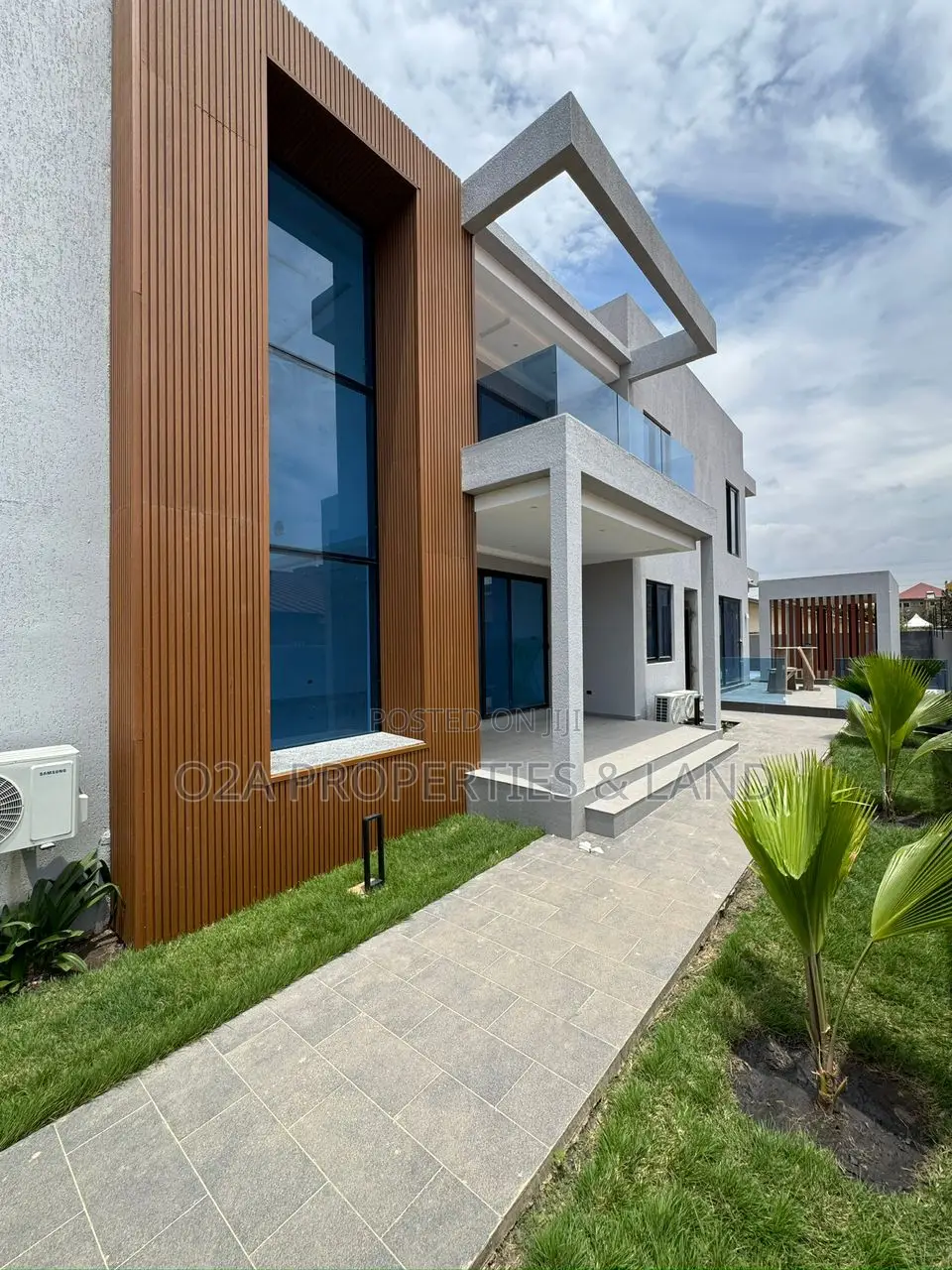 5bdrm House in East Legon, A&C Mall Area for sale in A&C Mall Area