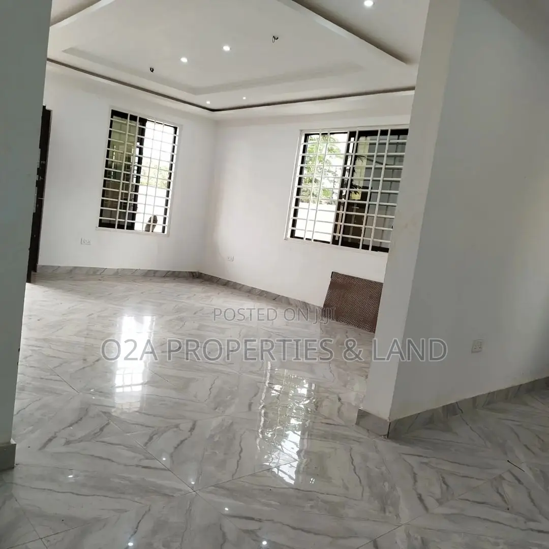 5bdrm House in Adenta New Legon for sale in North Legon