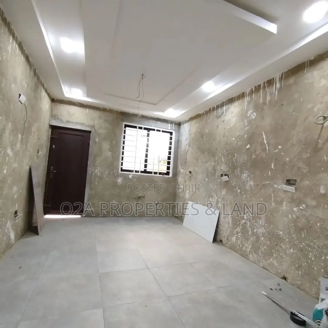 5bdrm House in Adenta New Legon for sale in North Legon