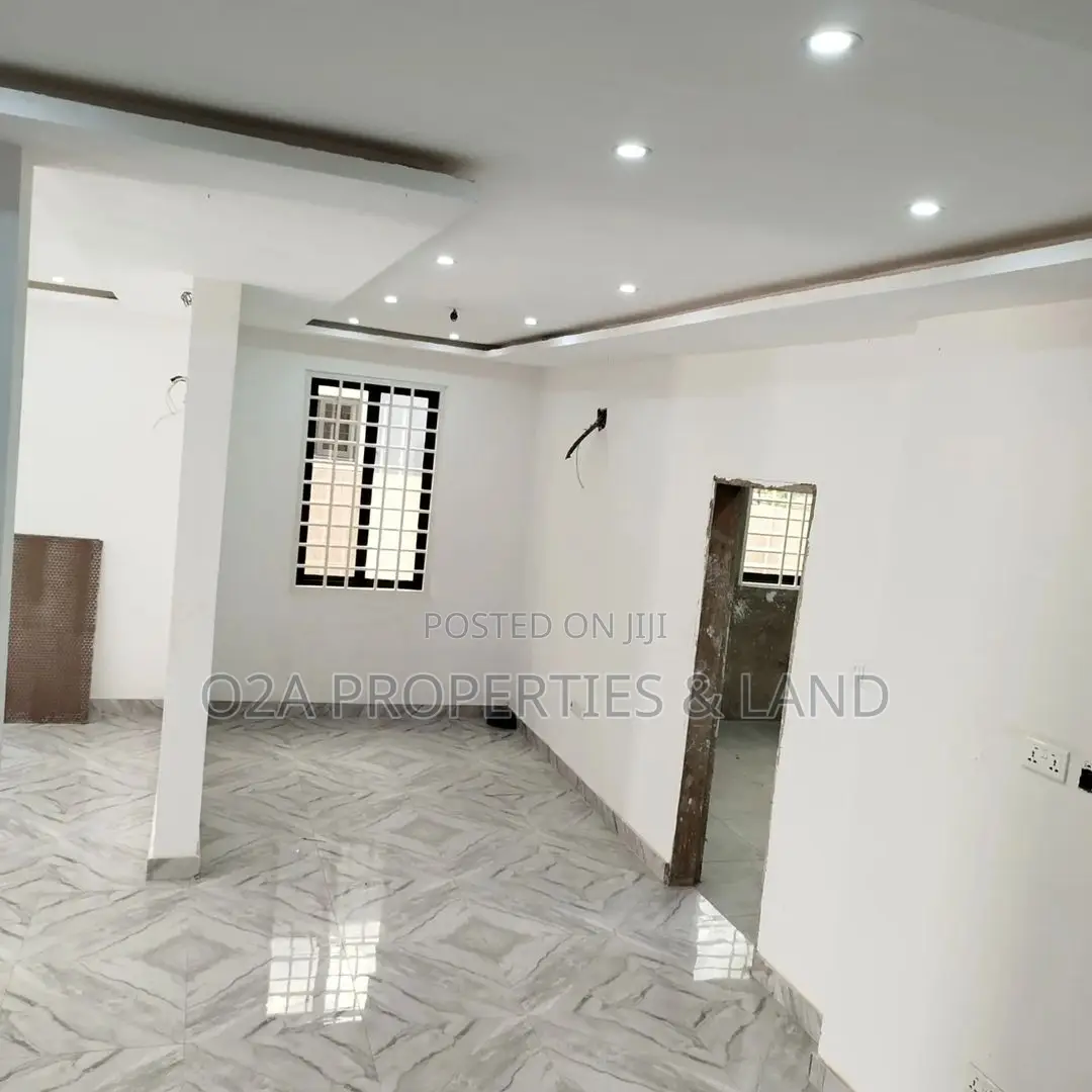 5bdrm House in Adenta New Legon for sale in North Legon