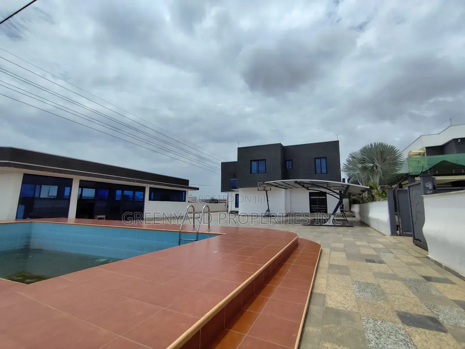 Furnished 3bdrm Townhouse / Terrace in Adjiringanor, East Legon in East Legon