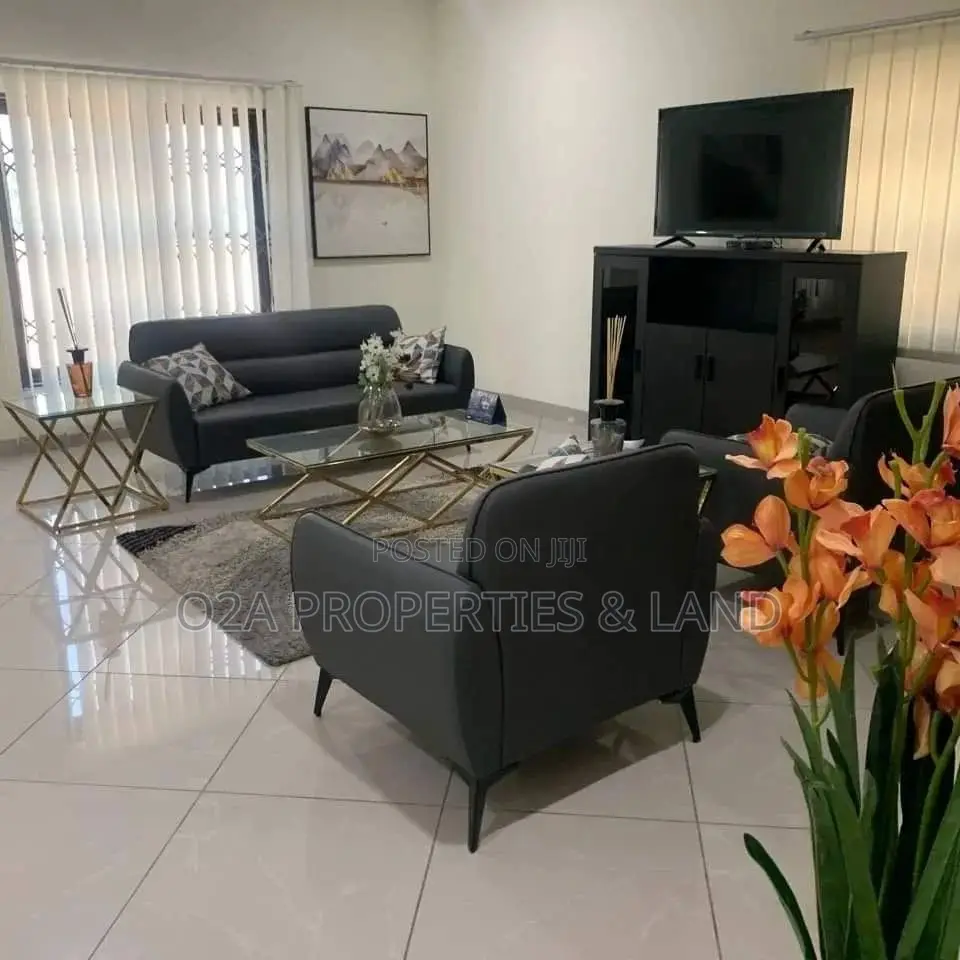 5bdrm House in East Legon, Near, American House for sale in American House
