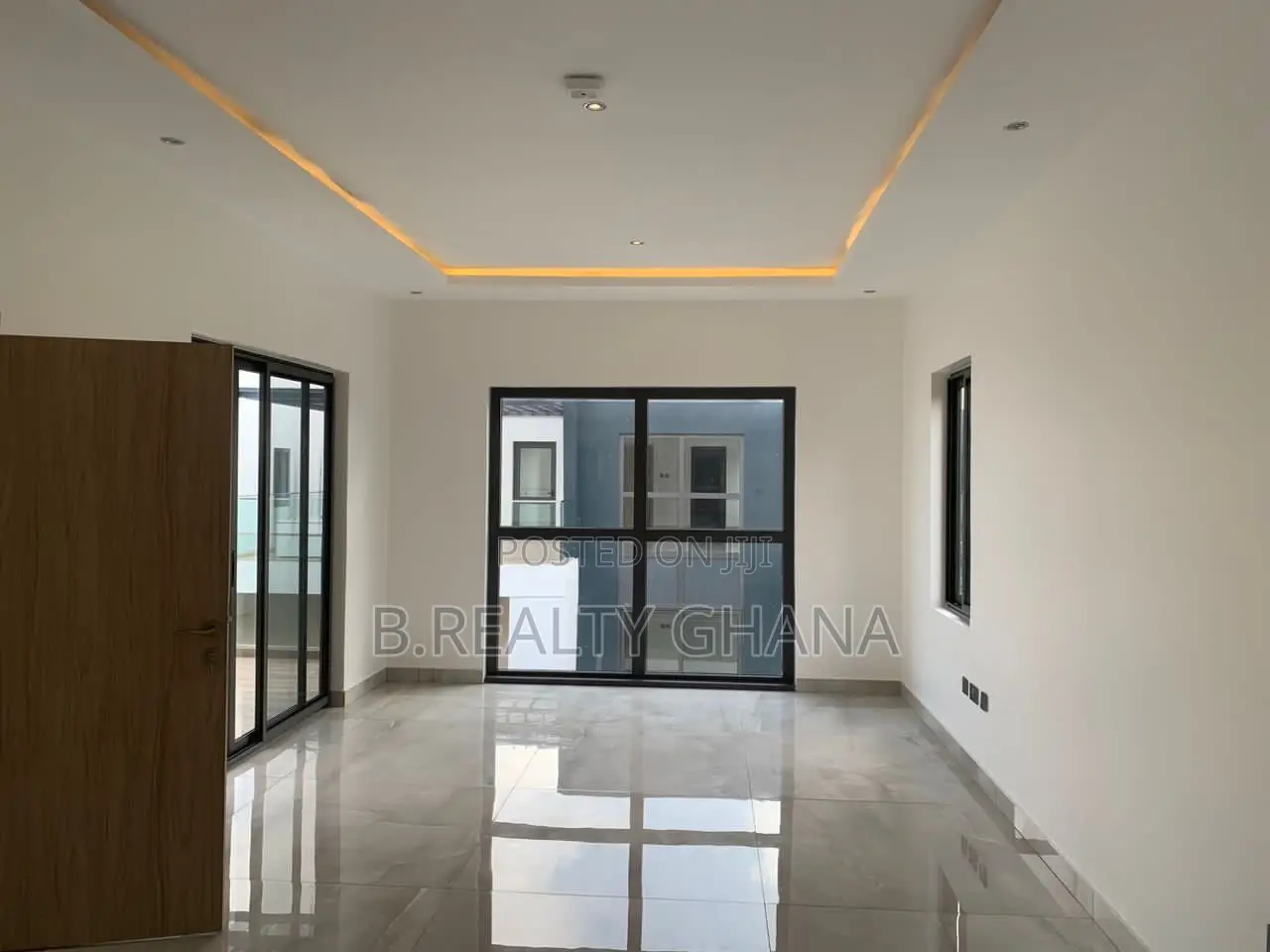 4bdrm Townhouse/Terrace in Cantonments for sale in Cantonments