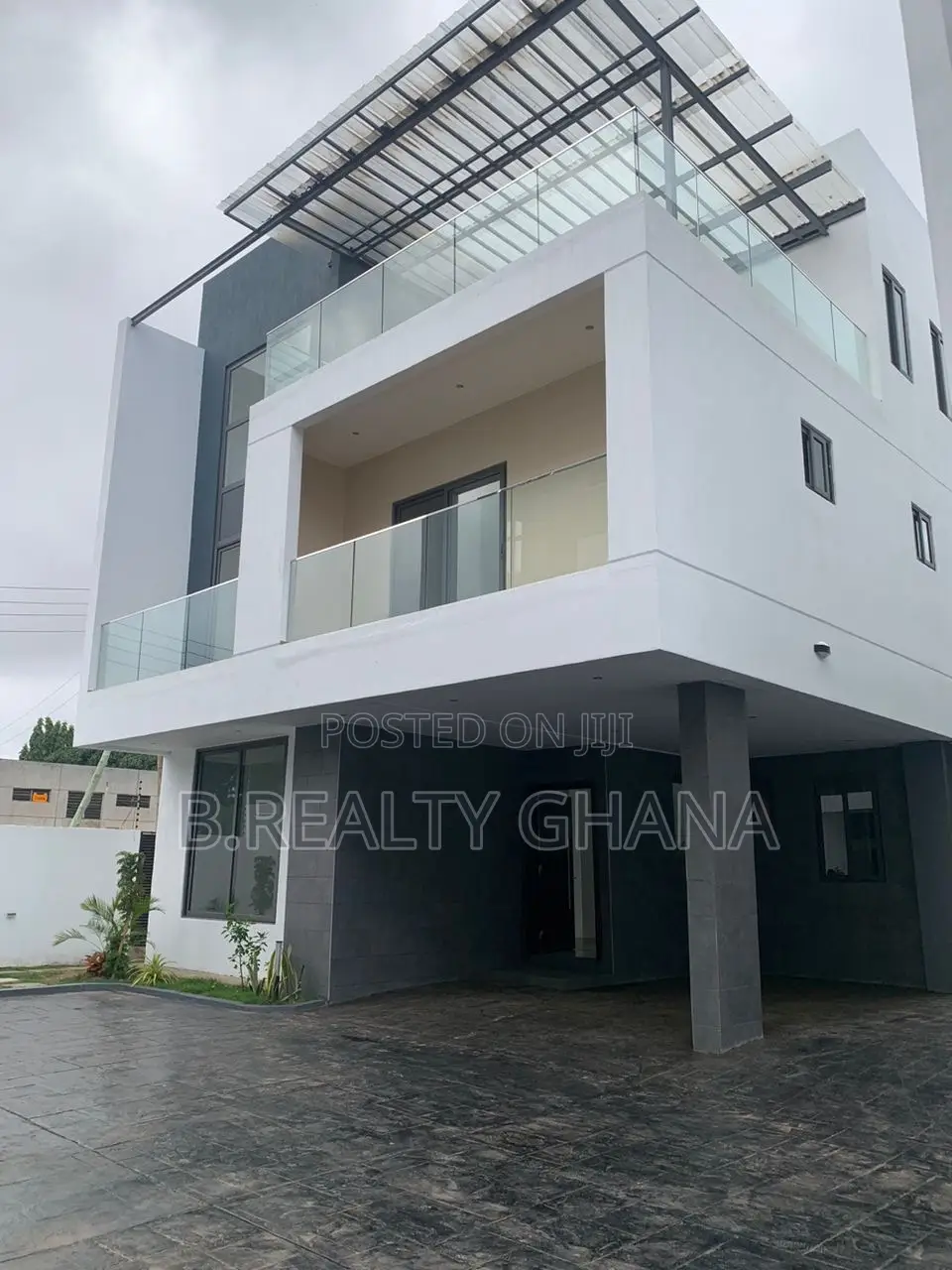 4bdrm Townhouse/Terrace in Cantonments for sale in Cantonments