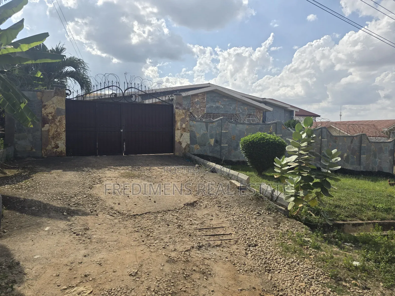 8bdrm House in Fredimens Real, Kumasi Metropolitan for sale in Kumasi Metropolitan