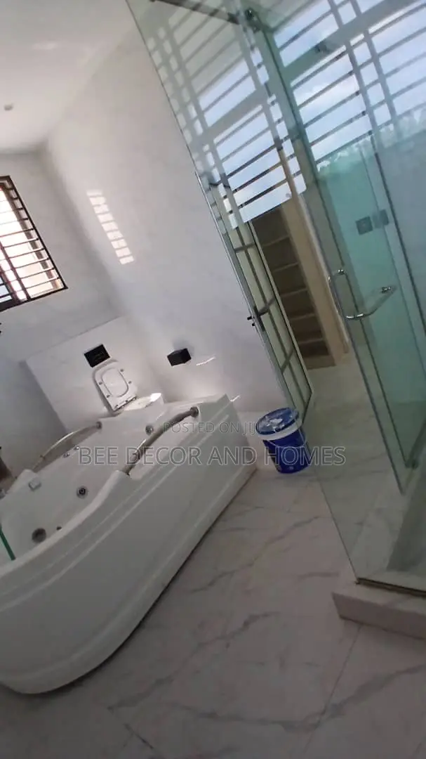 5bdrm Mansion in Bee Decor & Homes, East Legon for sale in East Legon