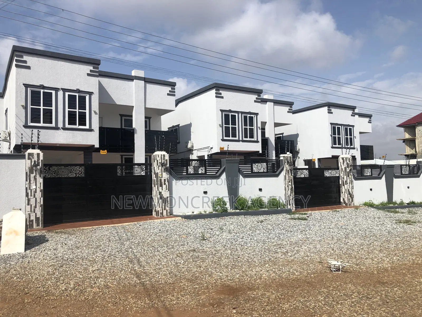4bdrm Duplex in Lakeside, Accra Metropolitan for sale in Accra Metropolitan
