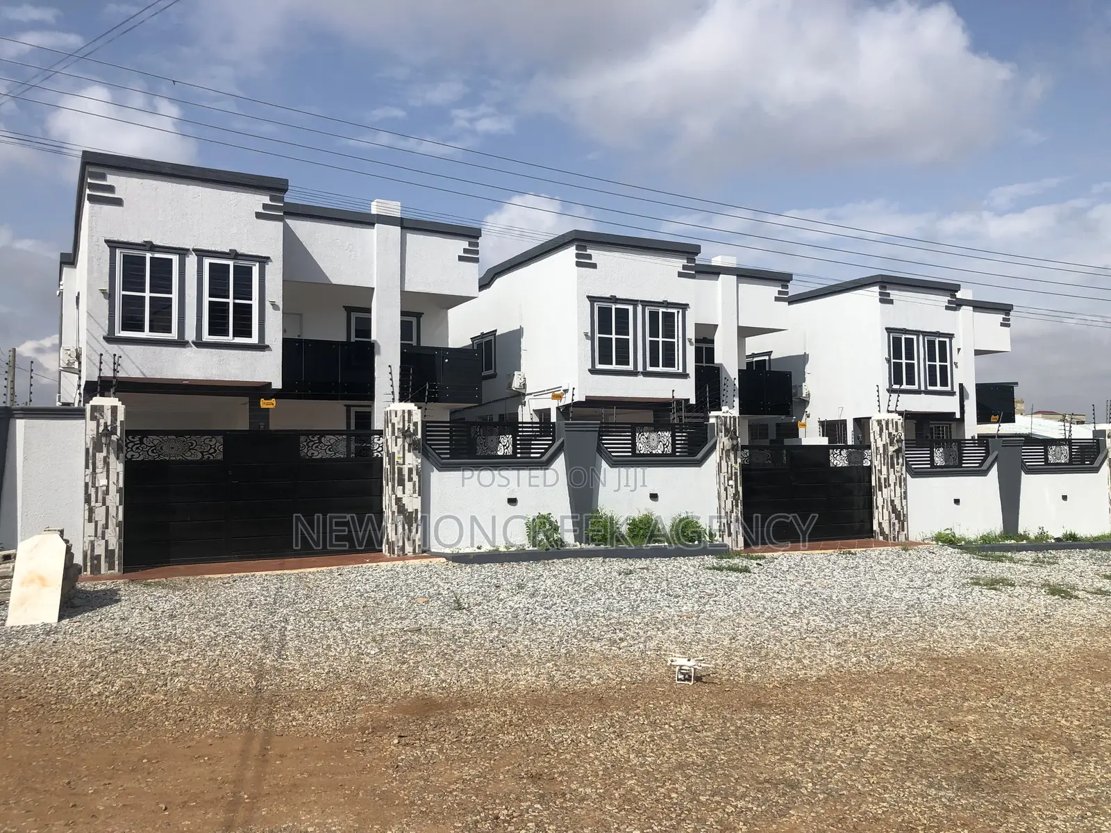 4bdrm Duplex in Lakeside, Accra Metropolitan for sale in Accra Metropolitan