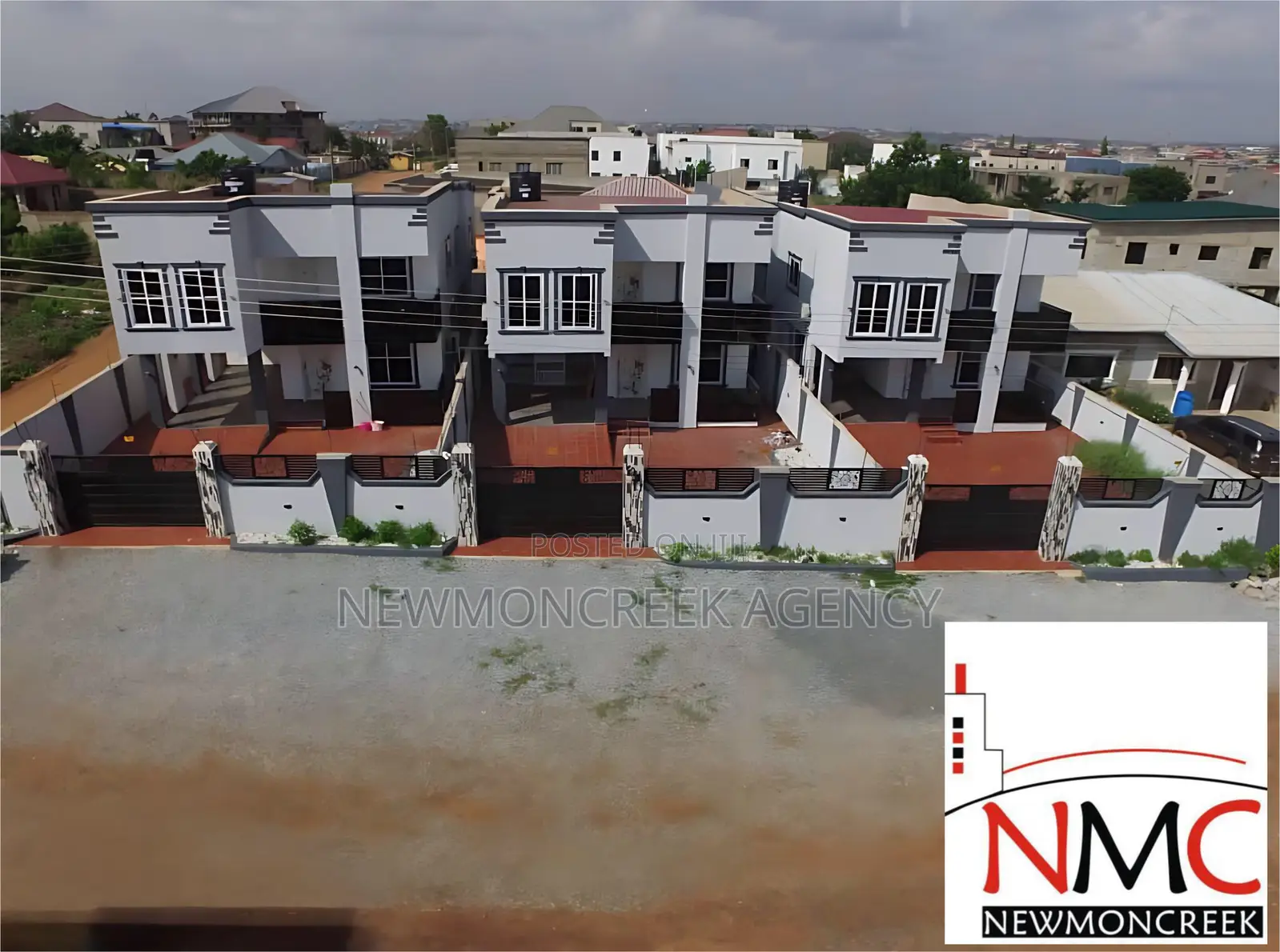 4bdrm Duplex in Lakeside, Accra Metropolitan for sale in Accra Metropolitan