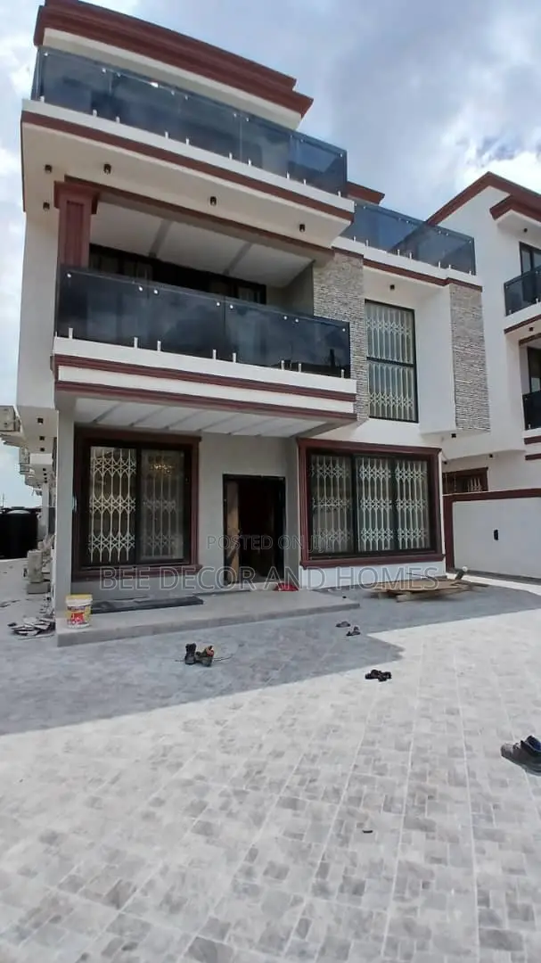 4bdrm Mansion in Bee Decor & Homes, East Legon for sale in East Legon