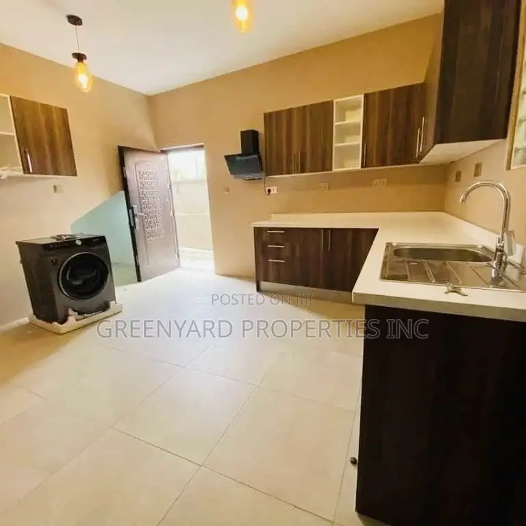 2bdrm Townhouse / Terrace in Upsa, East Legon for rent in East Legon