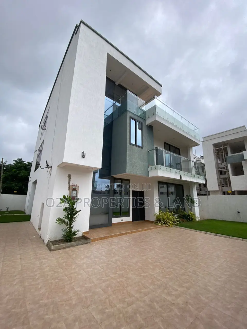 4bdrm House in Airport Residential for sale in Airport Residential Area