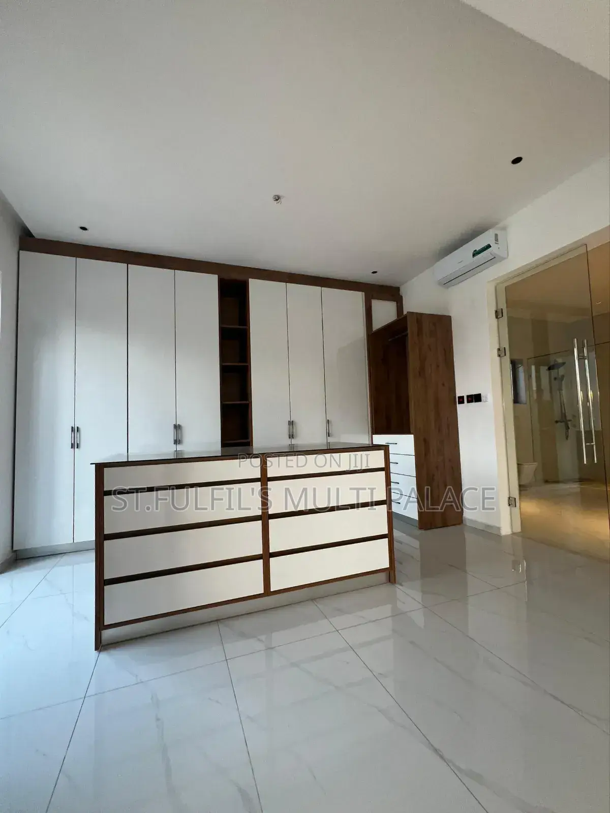 5bdrm House in Adenta Barrier for sale in Barrier