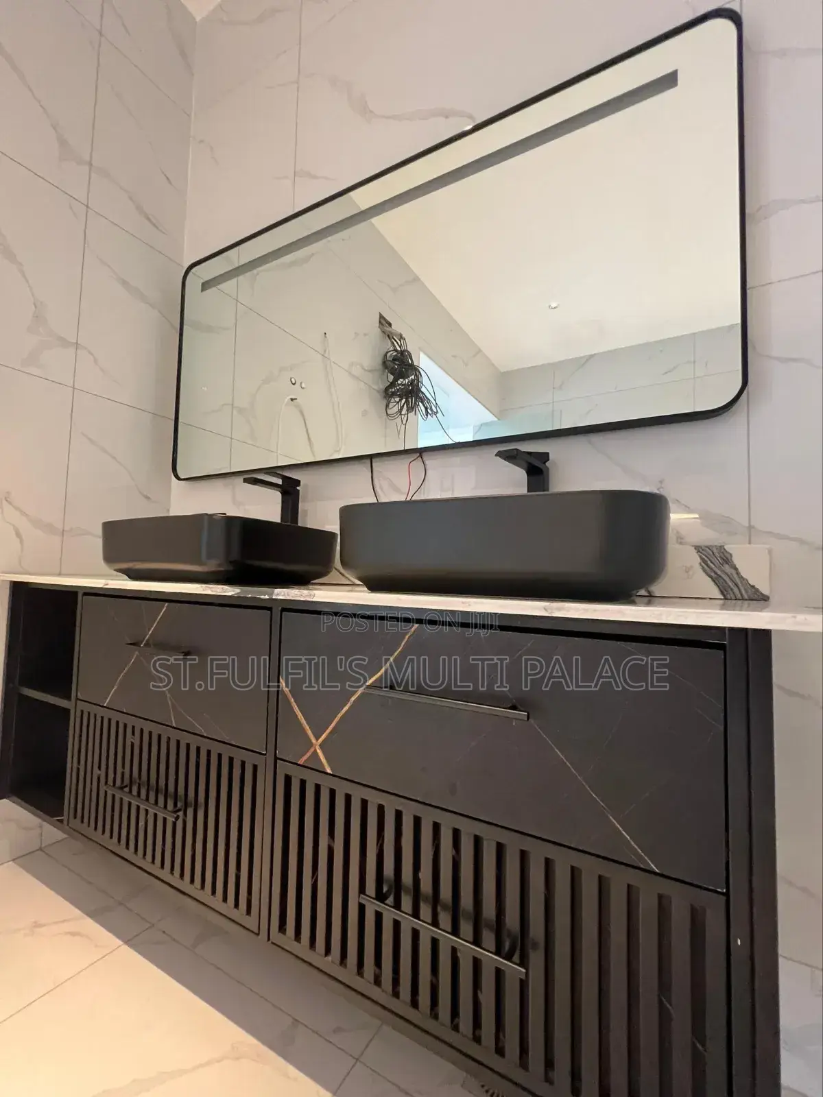 5bdrm House in Adenta Barrier for sale in Barrier