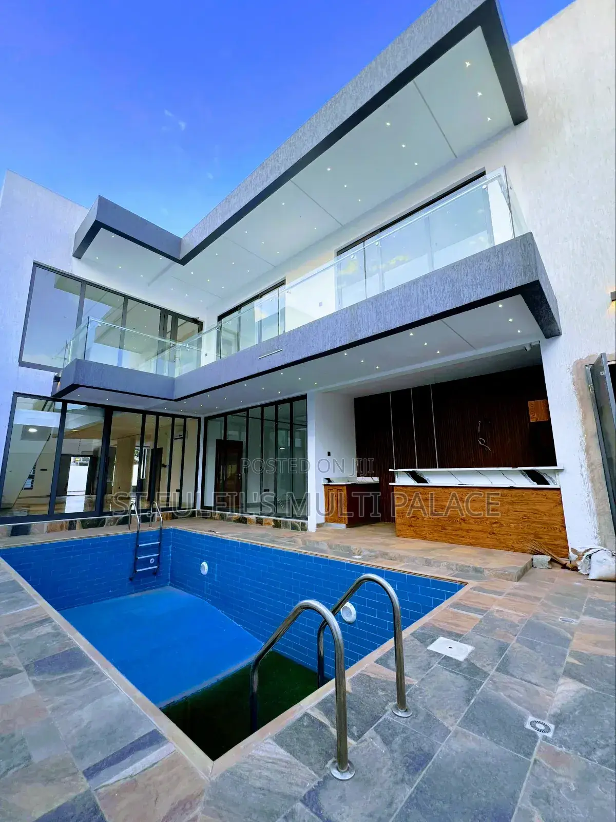 5bdrm House in Adenta Barrier for sale in Barrier