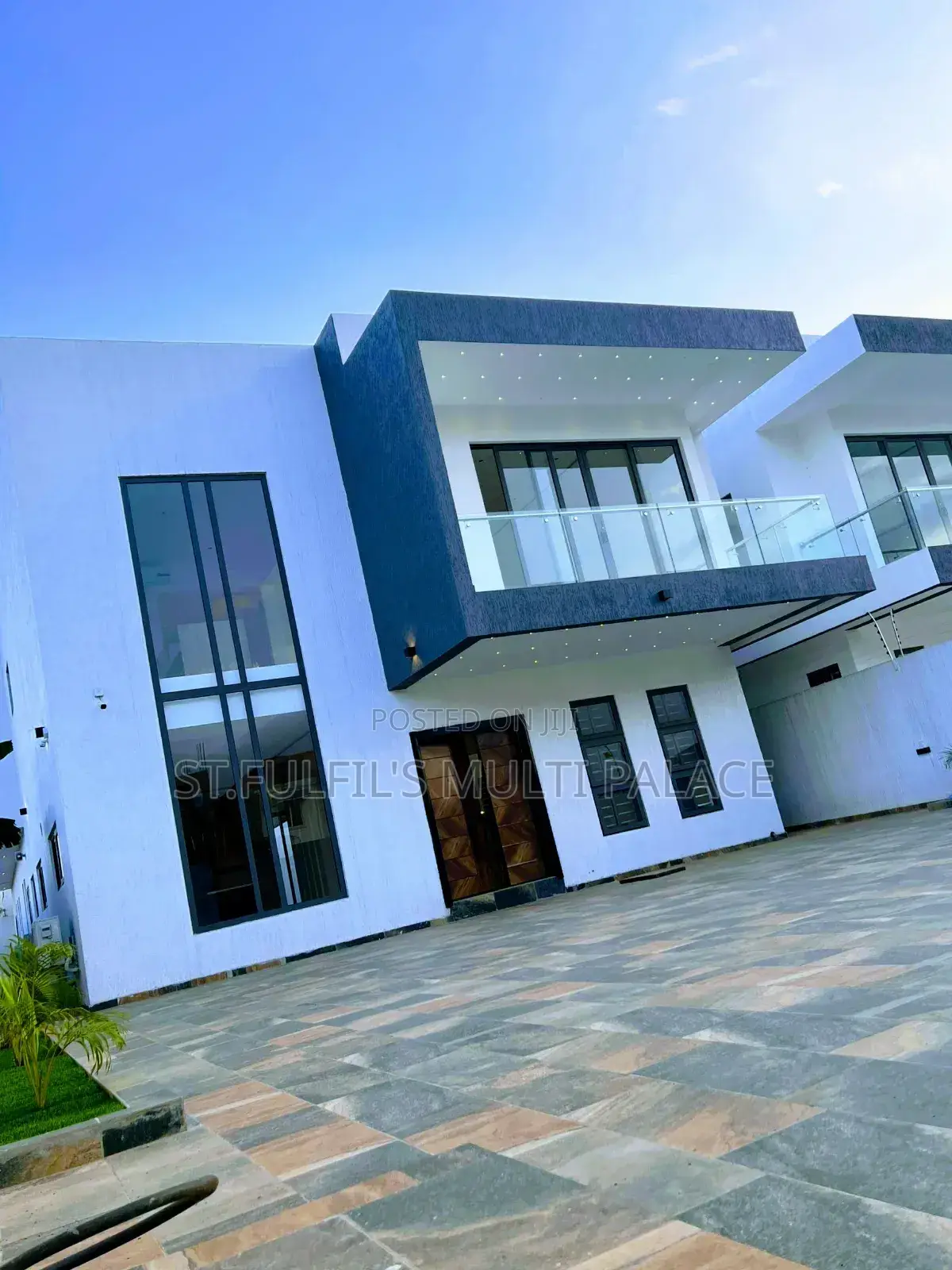 5bdrm House in Adenta Barrier for sale in Barrier