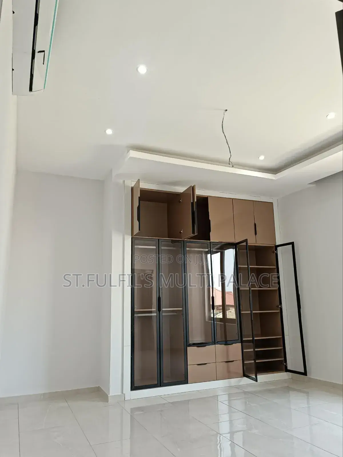 5bdrm House in East Legon American for sale in East Legon