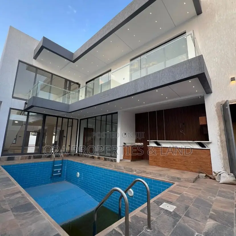 5bdrm House in Adenta, New Legon for sale in New Legon