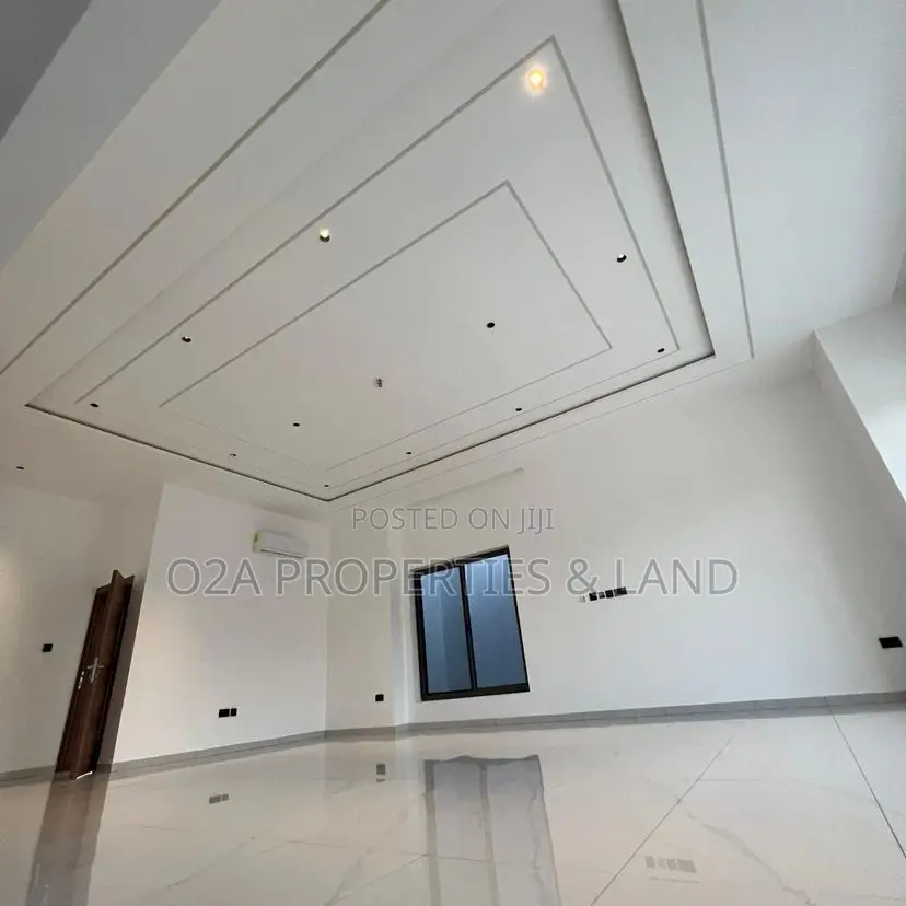 5bdrm House in Adenta, New Legon for sale in New Legon