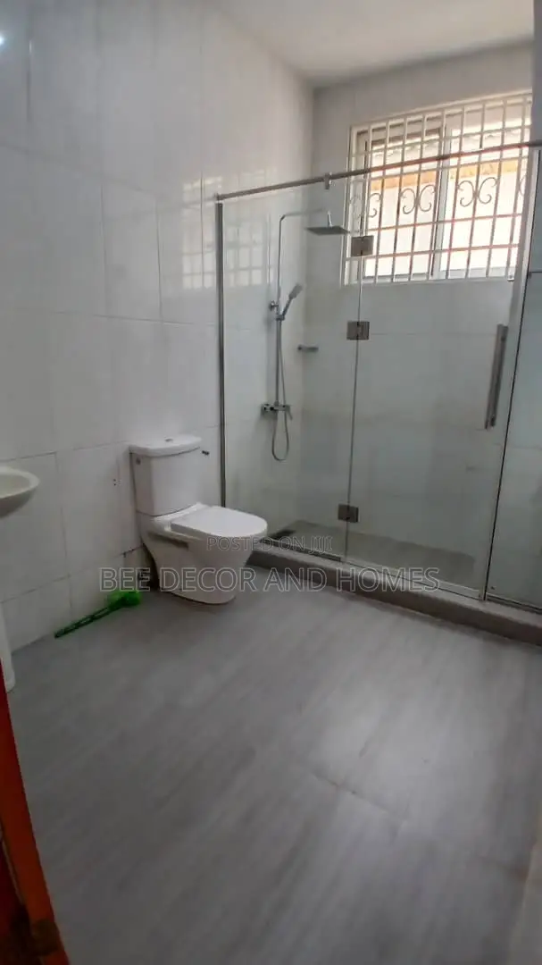 5bdrm Mansion in Bee Decor & Homes, East Legon for rent in East Legon