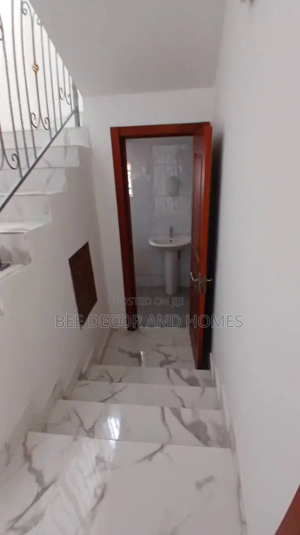 5bdrm Mansion in Bee Decor & Homes, East Legon for rent in East Legon