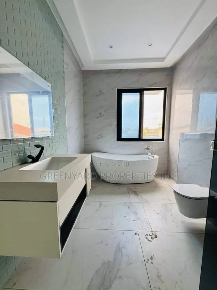 5bdrm Mansion in American House, East Legon for sale in East Legon