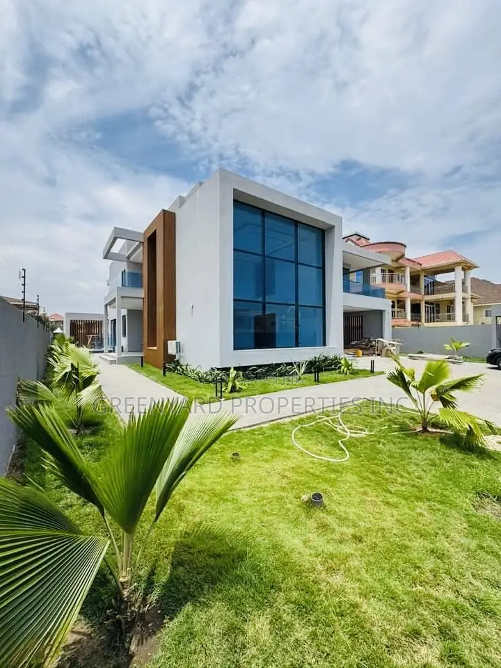 5bdrm Mansion in American House, East Legon for sale in East Legon
