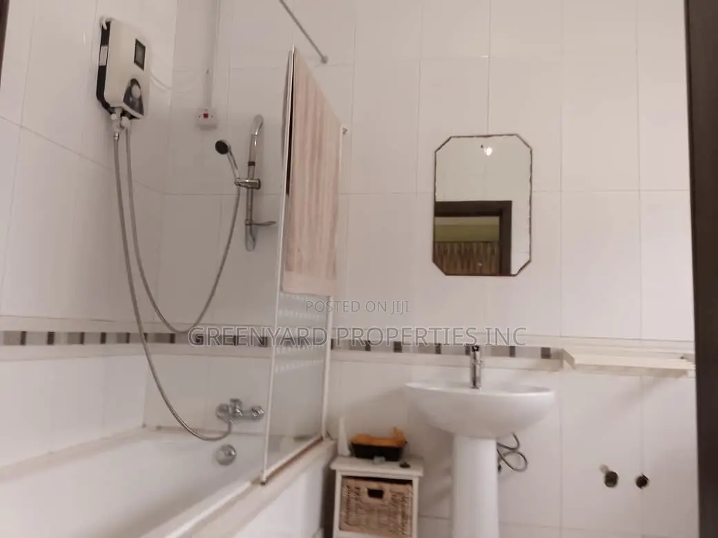 6bdrm Mansion in Adjinganor, East Legon for sale in East Legon