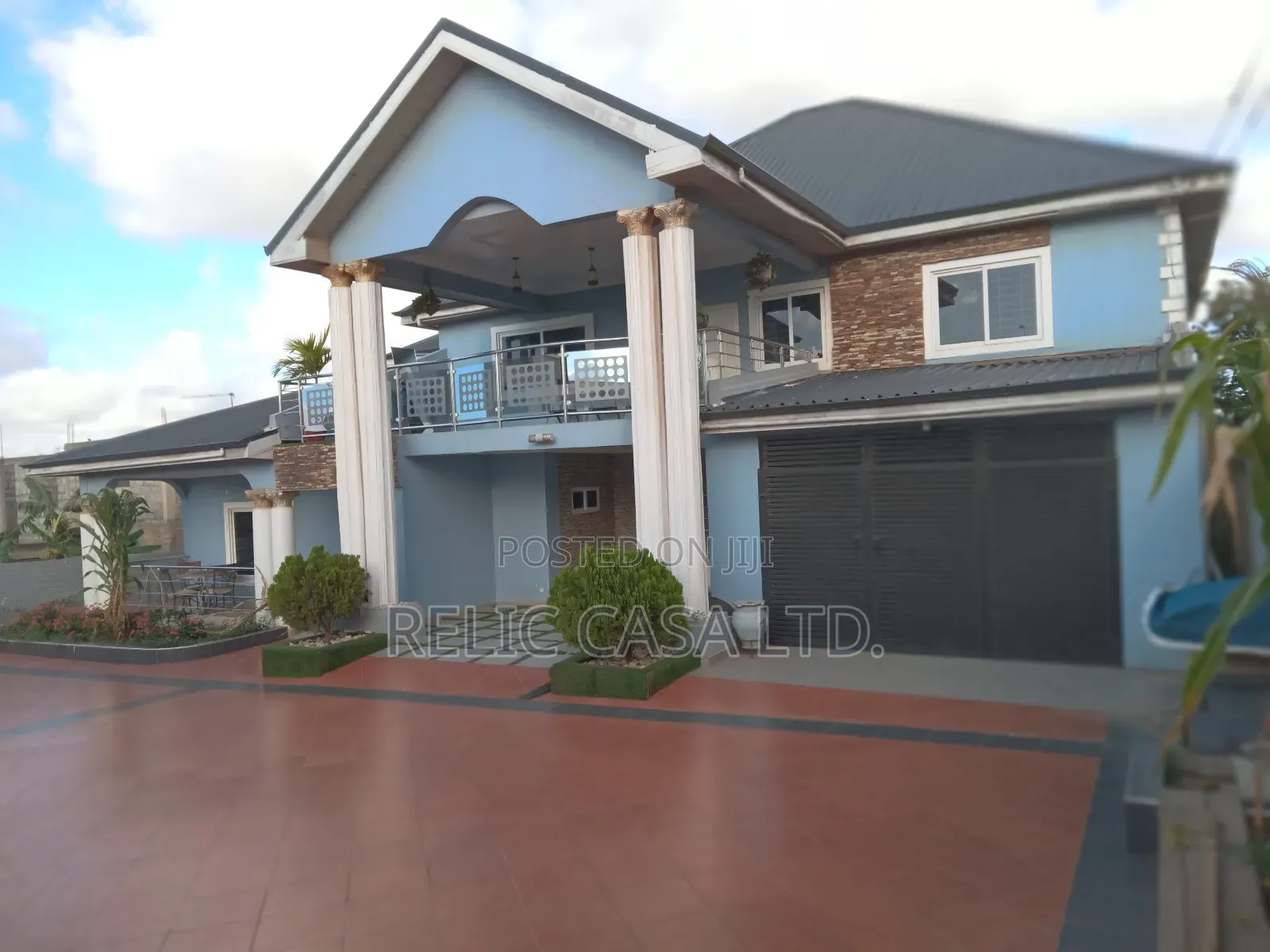 6bdrm House in 6 Beed Rooms for sale in West Hills Mall Area