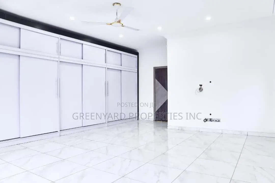 4bdrm Townhouse/Terrace in Adenta for sale in Adenta