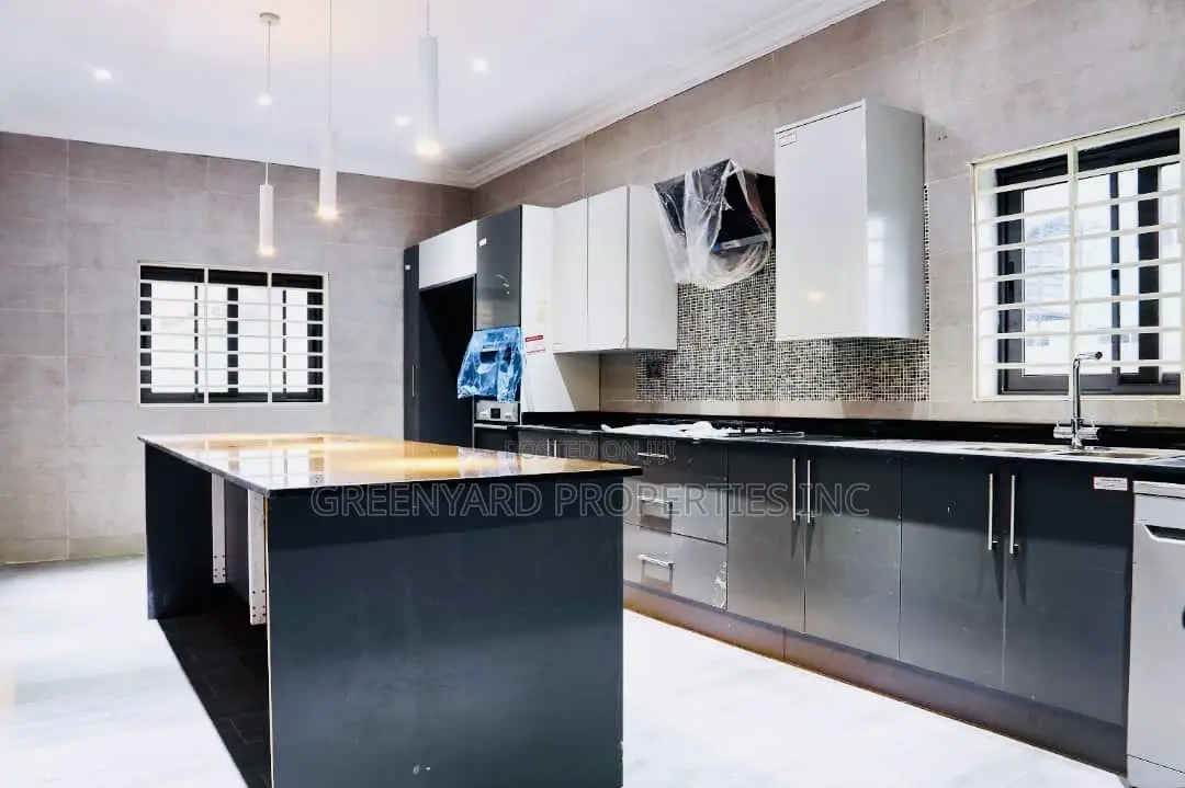 4bdrm Townhouse/Terrace in Adenta for sale in Adenta