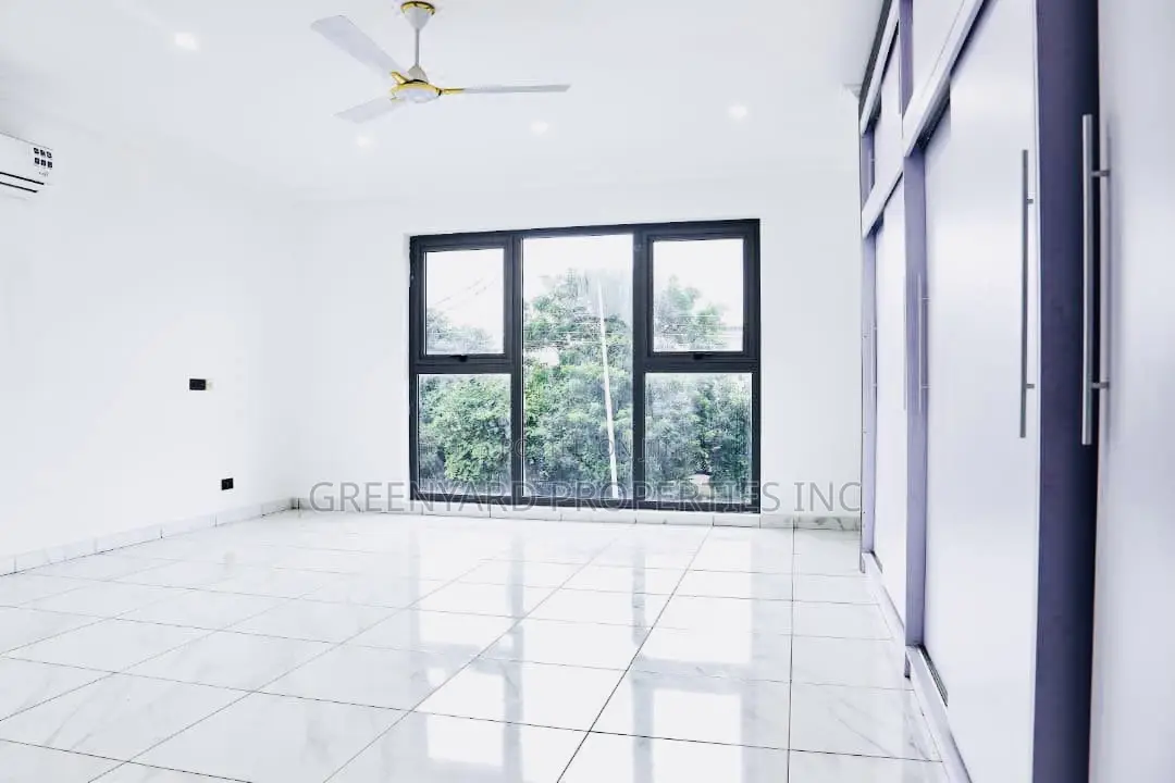 4bdrm Townhouse/Terrace in Adenta for sale in Adenta