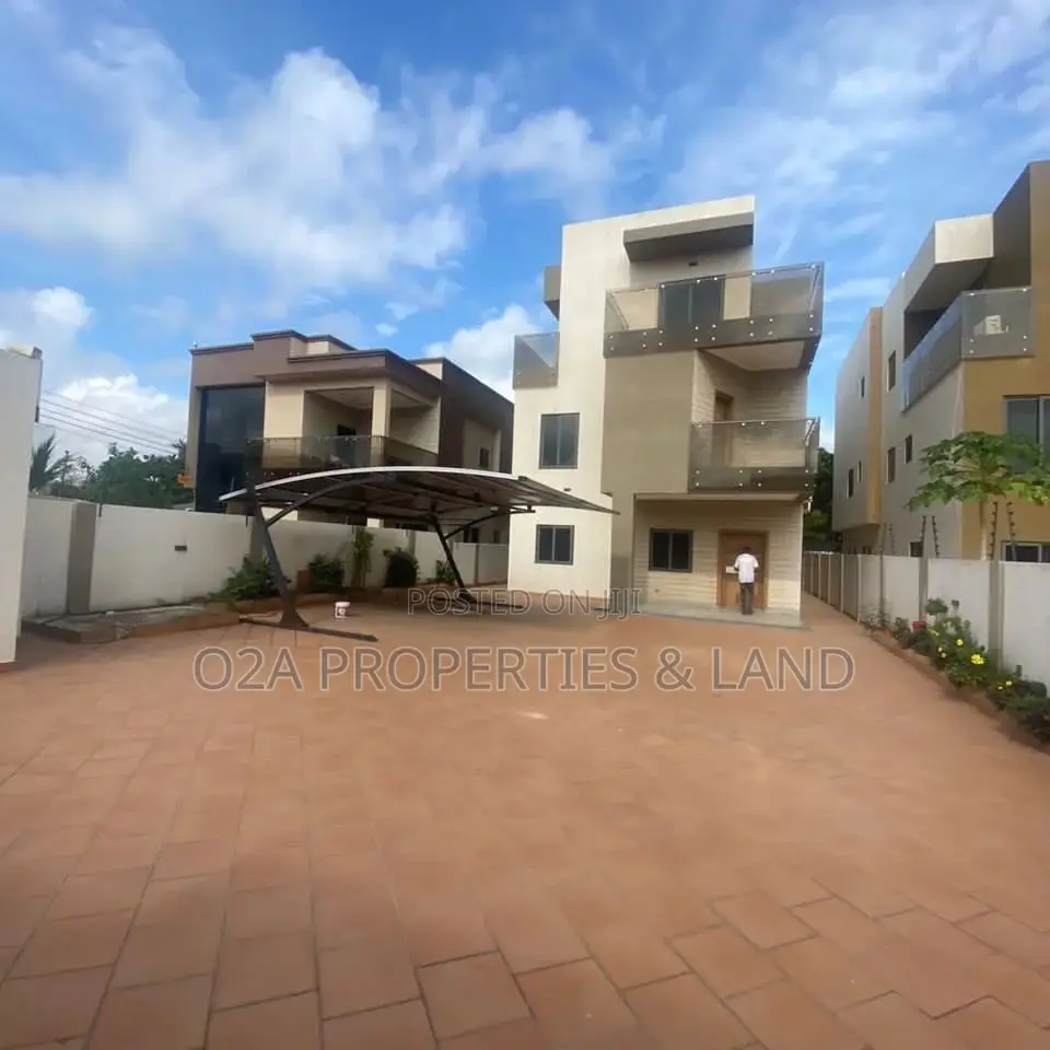 5bdrm House in East Legon, American House for rent in American House
