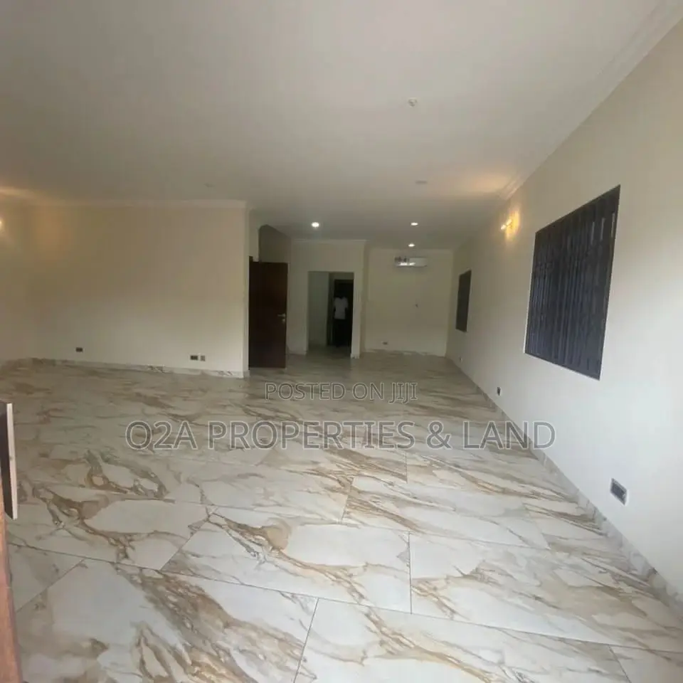 5bdrm House in East Legon, American House for rent in American House