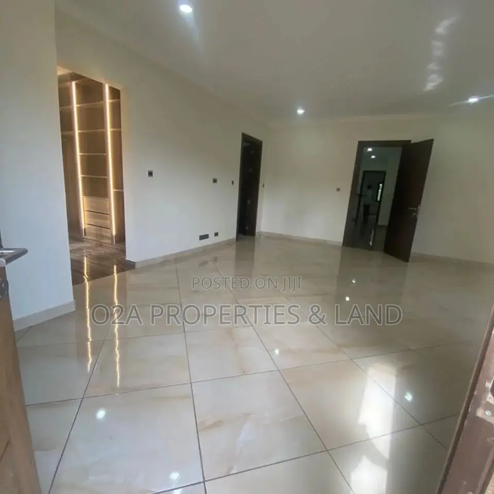 5bdrm House in East Legon, American House for rent in American House