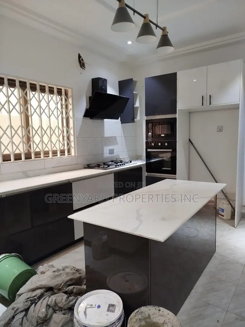 4bdrm House in Lakeside for sale in Lake Side Estate
